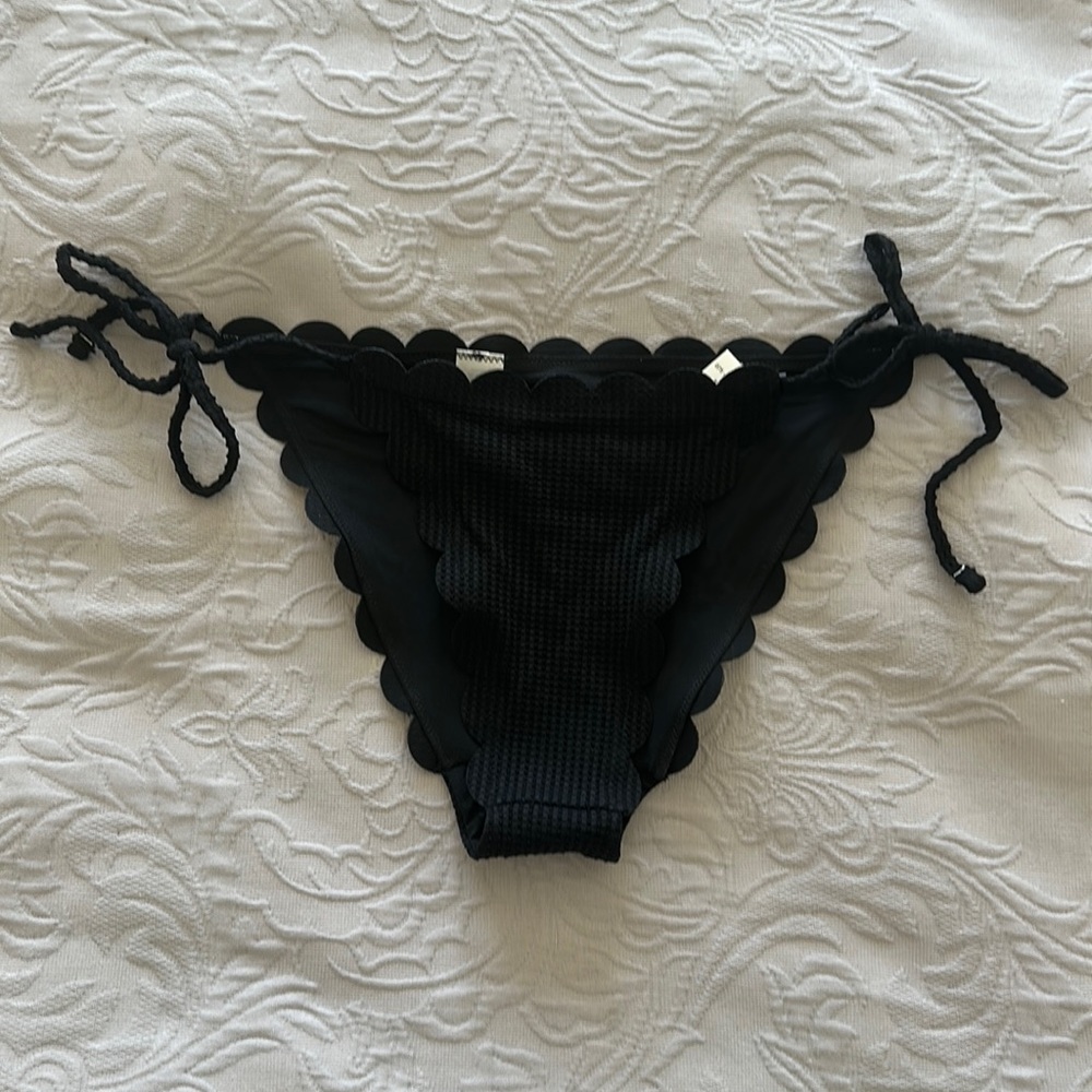 🖤Scalloped Aerie Bikini Bottoms🖤 size Small